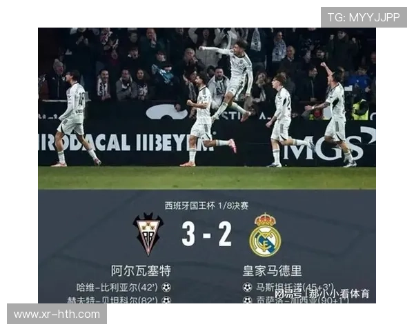 阿韦洛亚欧冠首胜后与队员相拥,临时主帅压力暂缓 阿韦洛亚欧冠首胜后与队员相拥,临时主帅压力暂缓